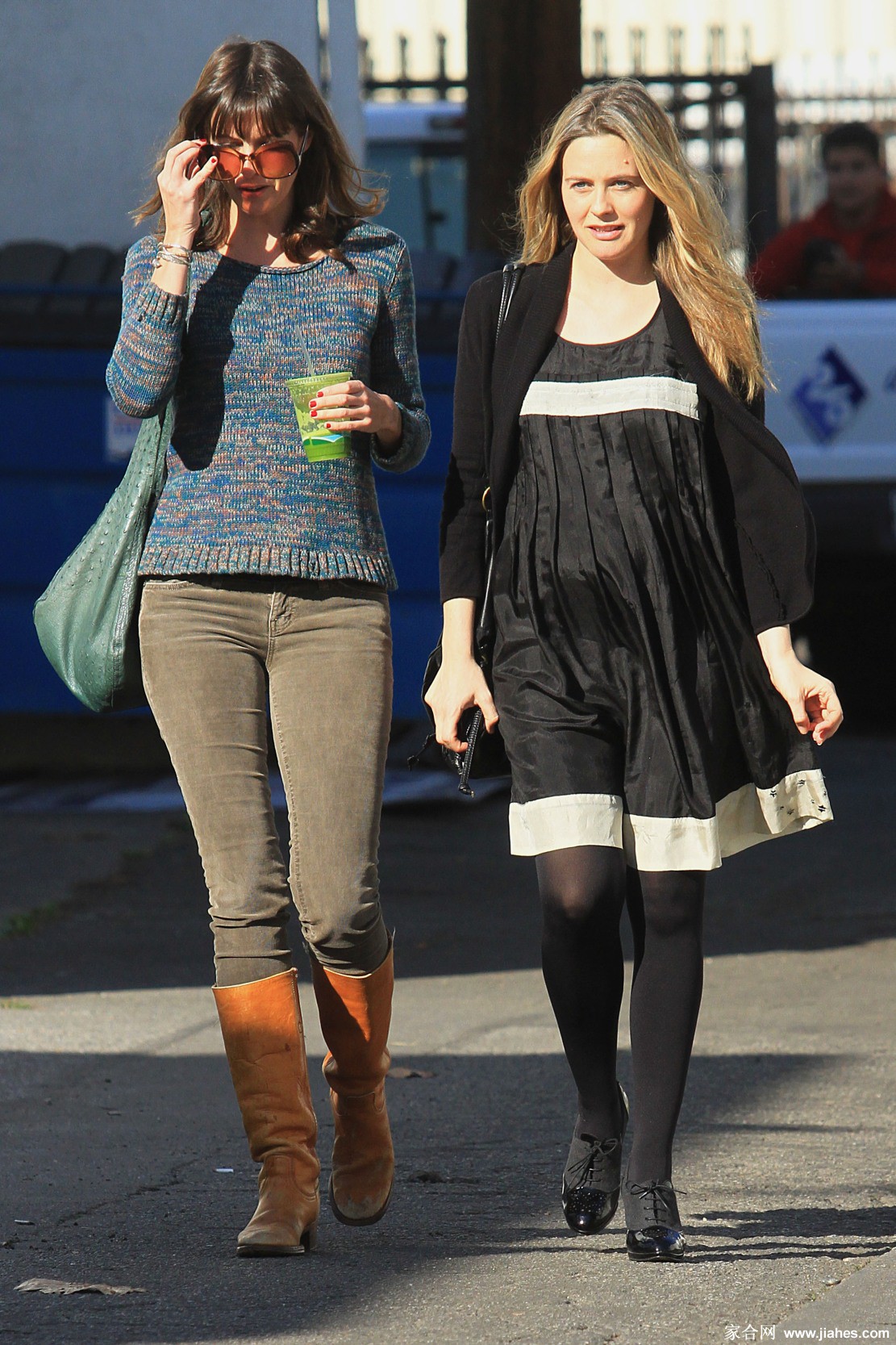 [CELEBRITY HOSIERY]Alicia Silverstone in nylon stockings,pantyhose,tights[3]