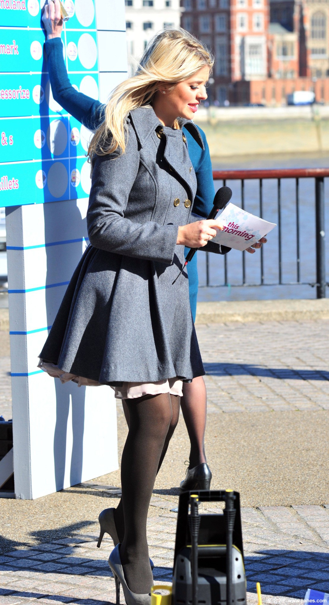 [CELEBRITY HOSIERY]Holly Willoughby in nylon stockings,pantyhose,tights[6]