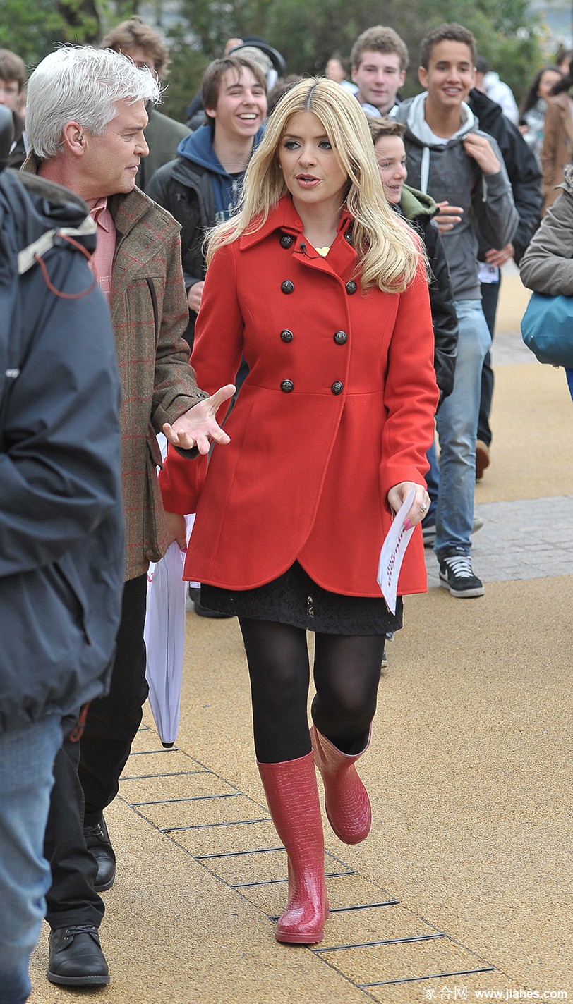 [CELEBRITY PANTYHOSE]Holly Willoughby in nylon stockings,pantyhose,tights 3[6]