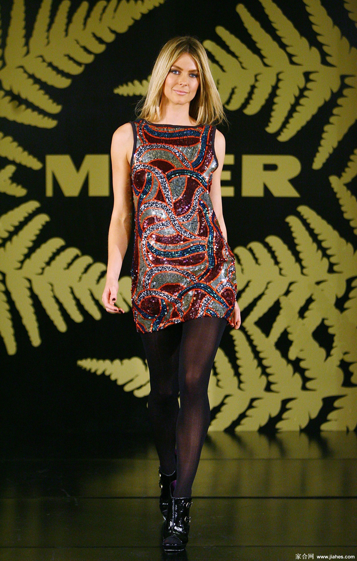 [CELEBRITY PANTYHOSE]Jennifer Hawkins in nylon stockings,pantyhose,tights[2]