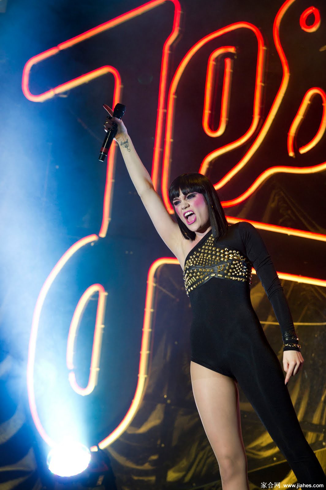 [CELEBRITY PANTYHOSE]Jessie J in nylon stockings,pantyhose,tights[3]