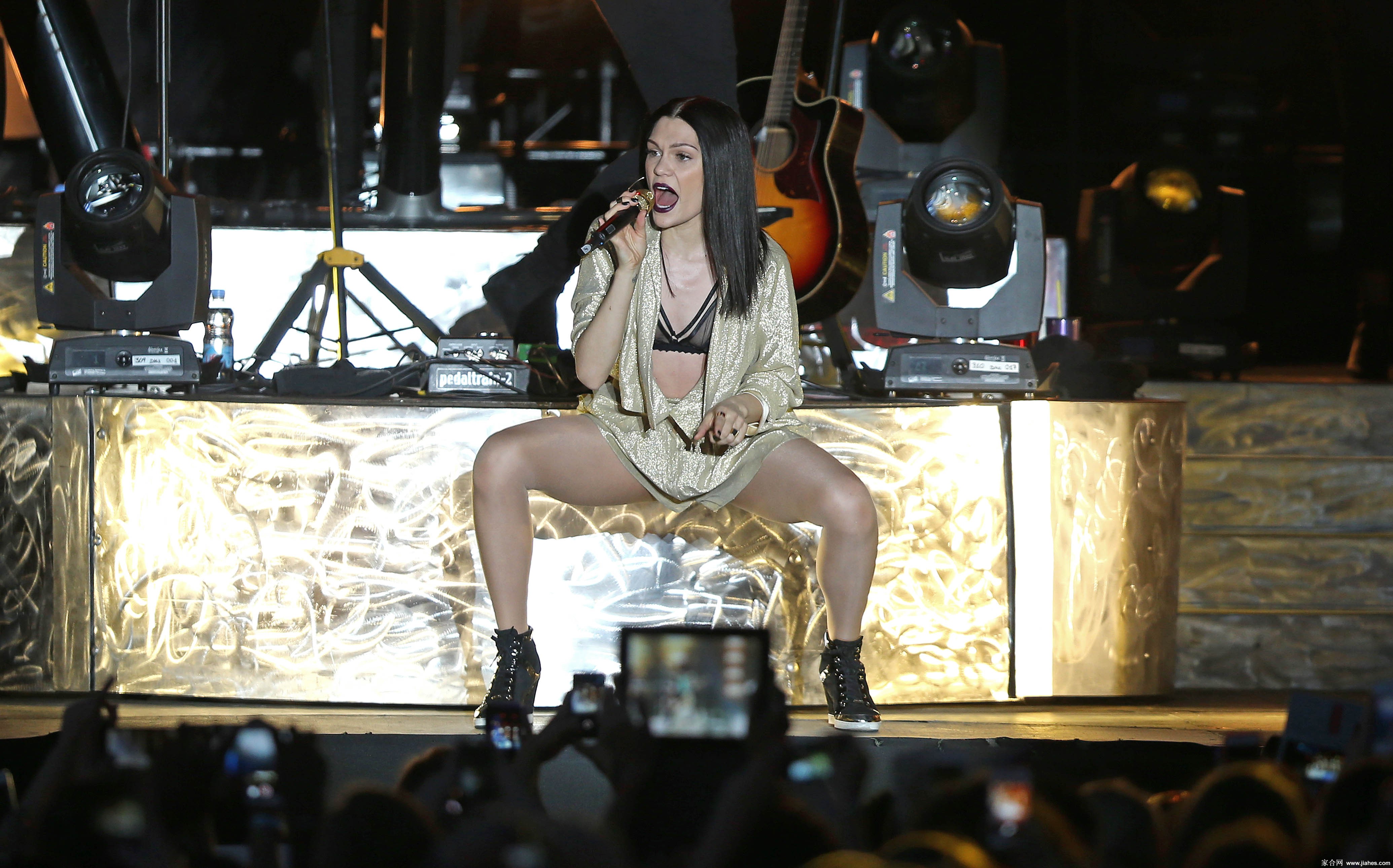 [CELEBRITY NYLON]Jessie J in nylon stockings,pantyhose,tights 3[5]