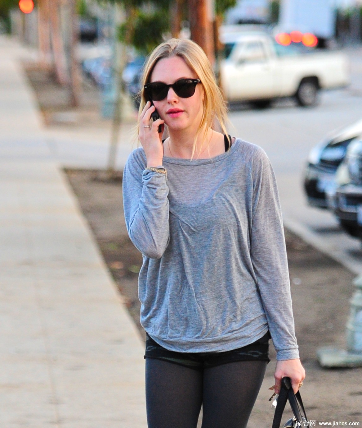 [CELEBRITY HOSIERY]Amanda Seyfried in nylon stockings,pantyhose,tights 3[9]