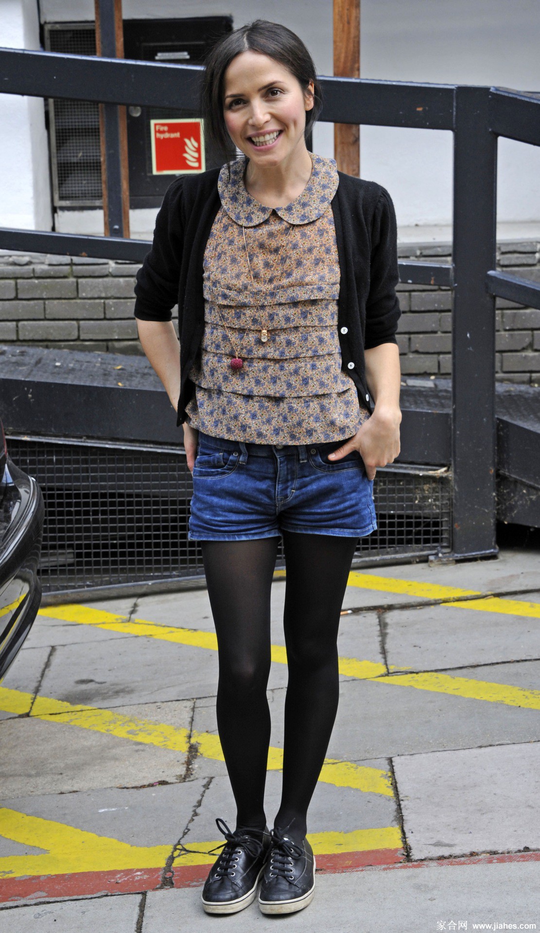 [CELEBRITY PANTYHOSE]Andrea Corr in nylon stockings,pantyhose,tights[5]