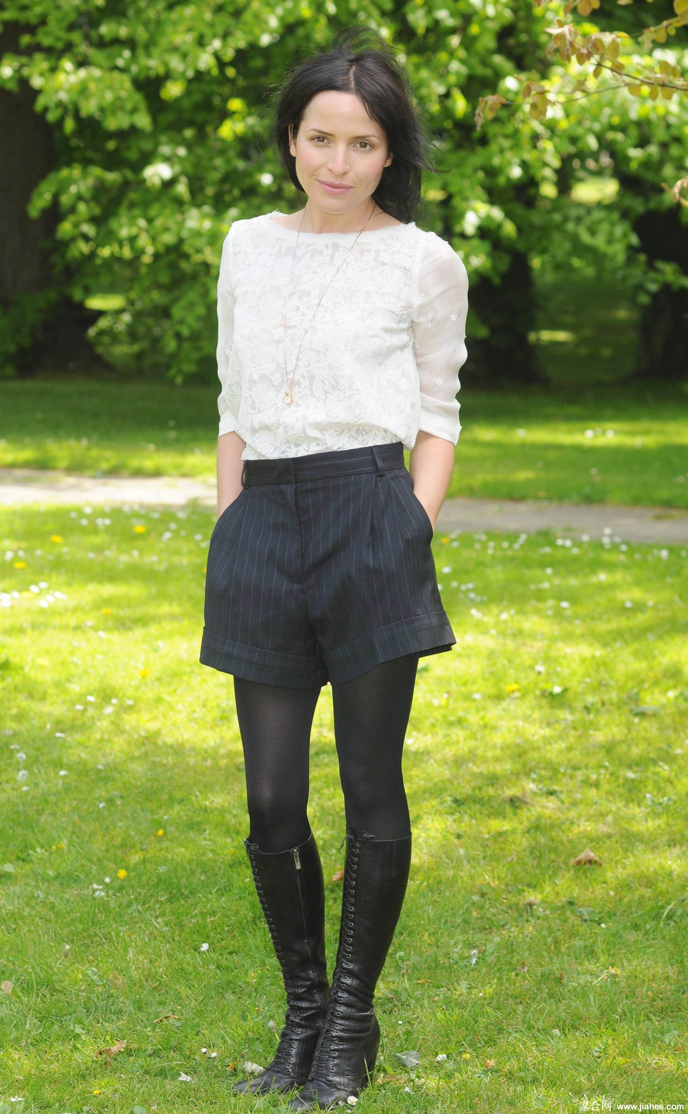 [CELEBRITY NYLON]Andrea Corr in nylon stockings,pantyhose,tights 2[3]