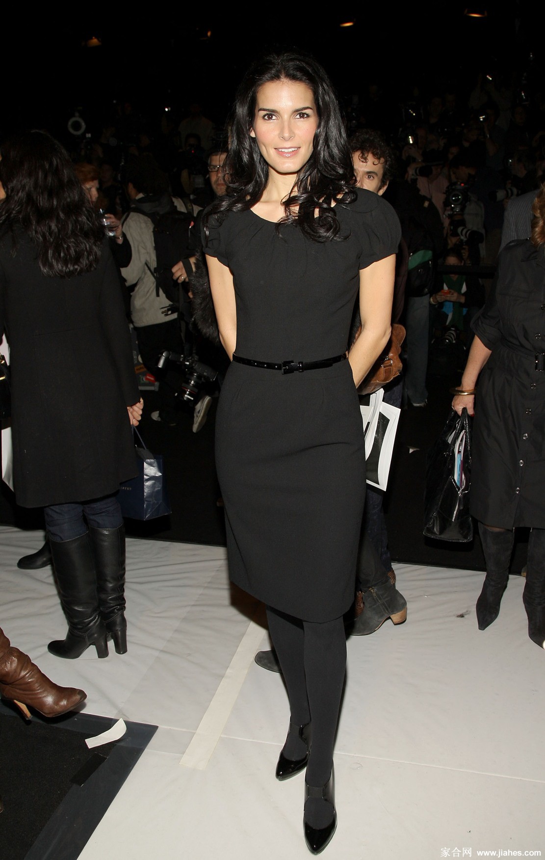 [CELEBRITY HOSIERY]Angie Harmon in nylon stockings,pantyhose,tights 2[8]