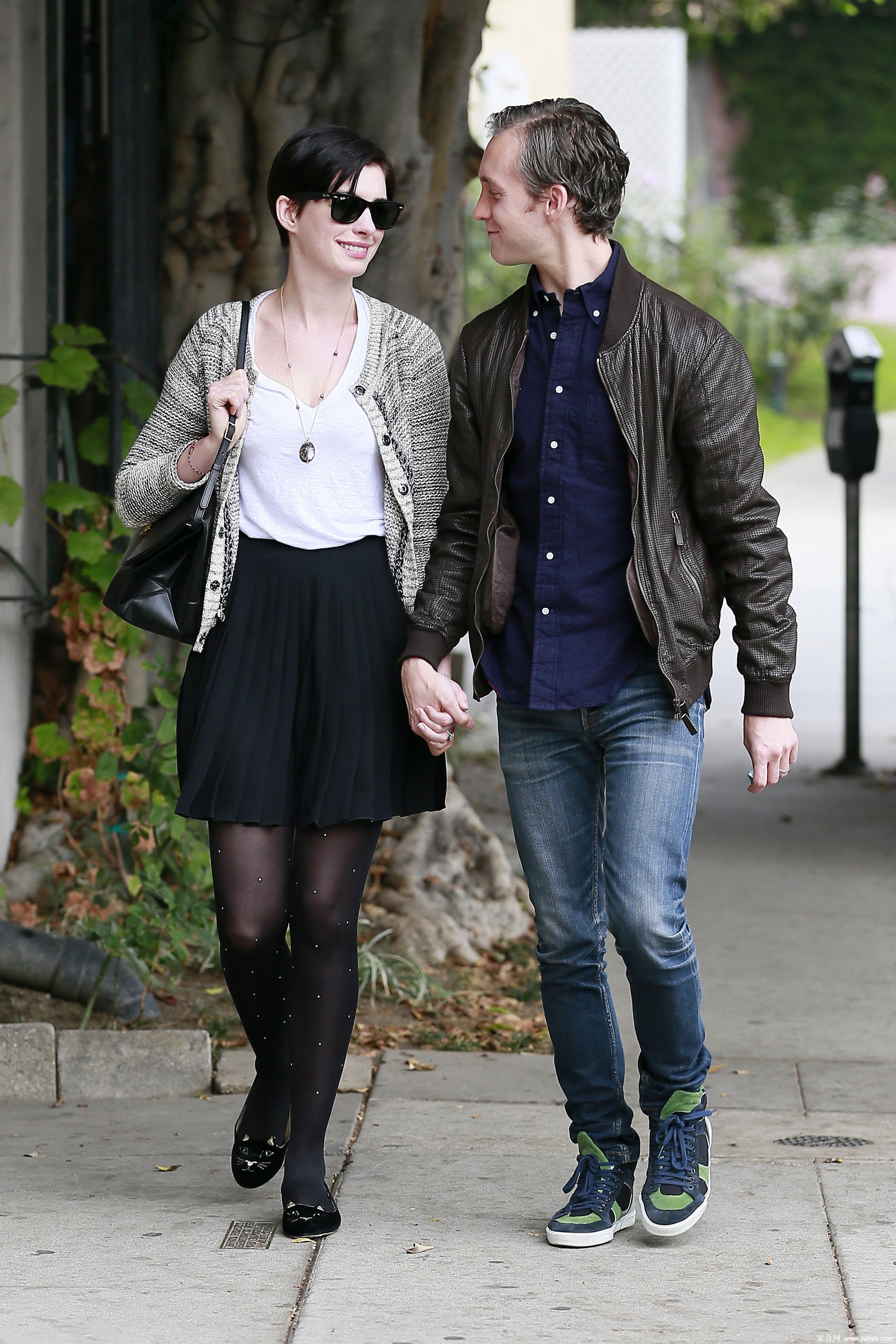 [CELEBRITY PANTYHOSE]Anne Hathaway in nylon stockings,pantyhose,tights 7[4]