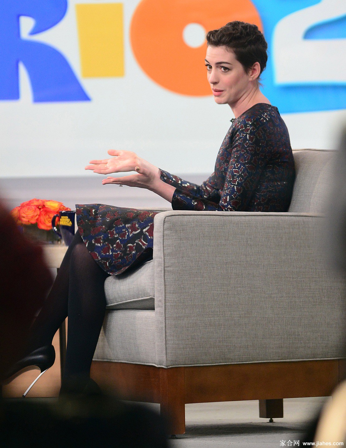 [CELEBRITY PANTYHOSE]Anne Hathaway in nylon stockings,pantyhose,tights 7[9]