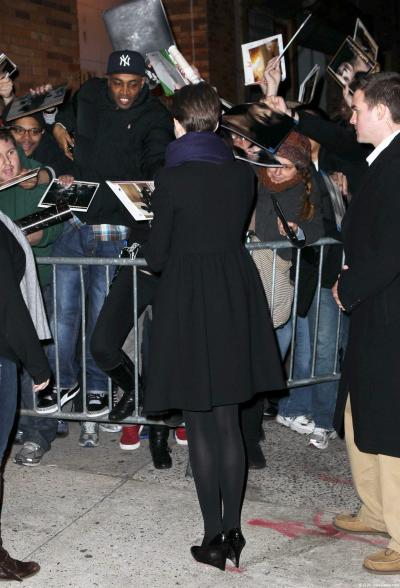 [CELEBRITY PANTYHOSE]Anne Hathaway in nylon stockings,pantyhose,tights 10