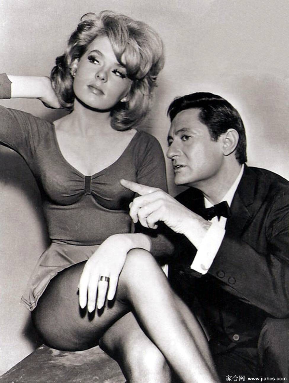 [CELEBRITY NYLON]Joey Heatherton in nylon stockings,pantyhose,tights 2[4]