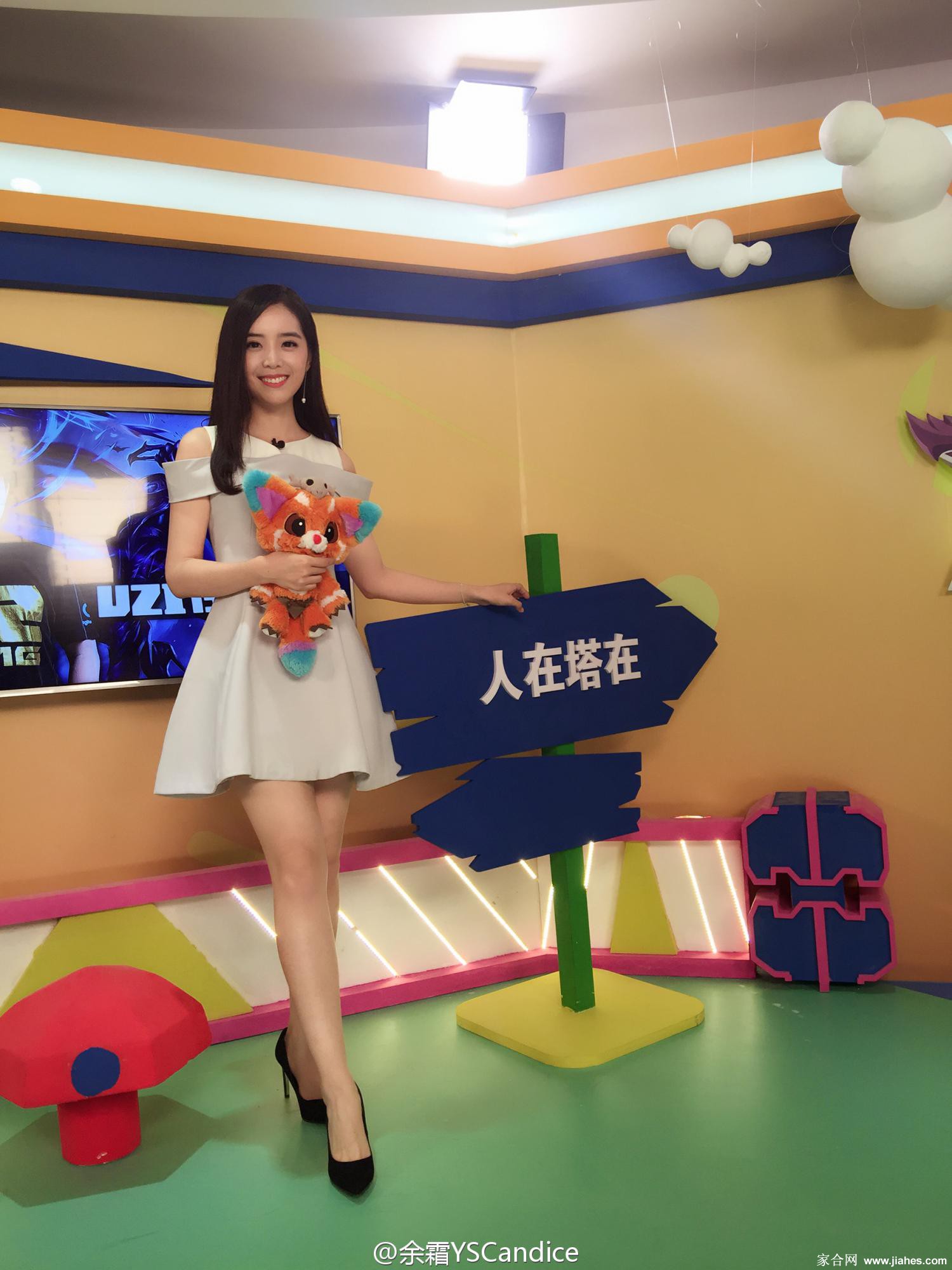 lol主持人段余霜紧身裤,私照,素颜,玉腿,超美足,露点照[11]