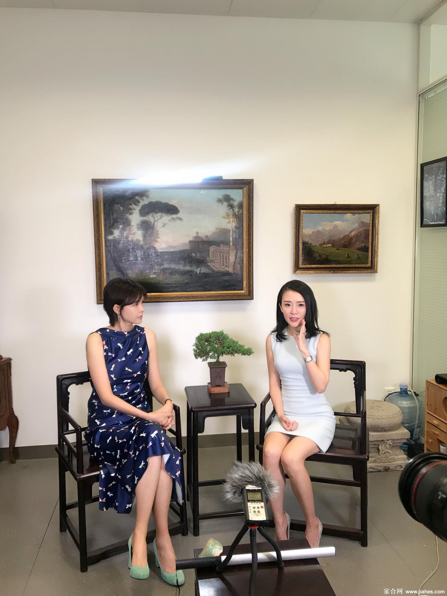 王潇素颜照,王潇黑丝袜,王潇恨天高,王潇超短裙,王潇脚丫,王潇大白腿[3]