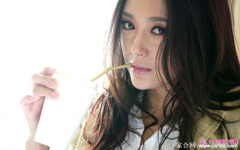 眼镜秦岚更显淑女风韵[6]