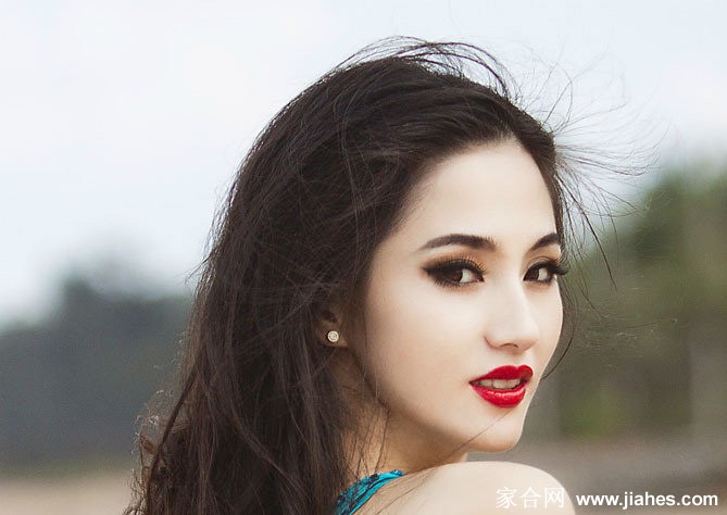蓝燕飘逸纱裙尽显妩媚[4]