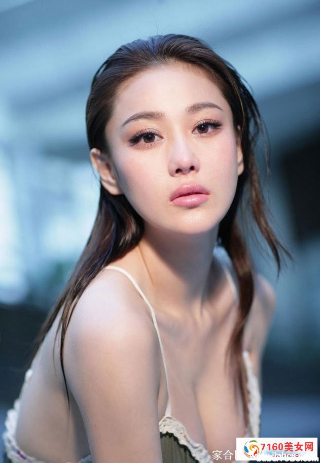 张馨予泳池嬉戏,传递[7]