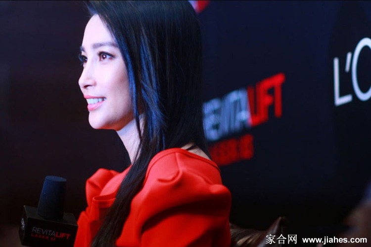 发布会现场李冰冰笑容满面[3]