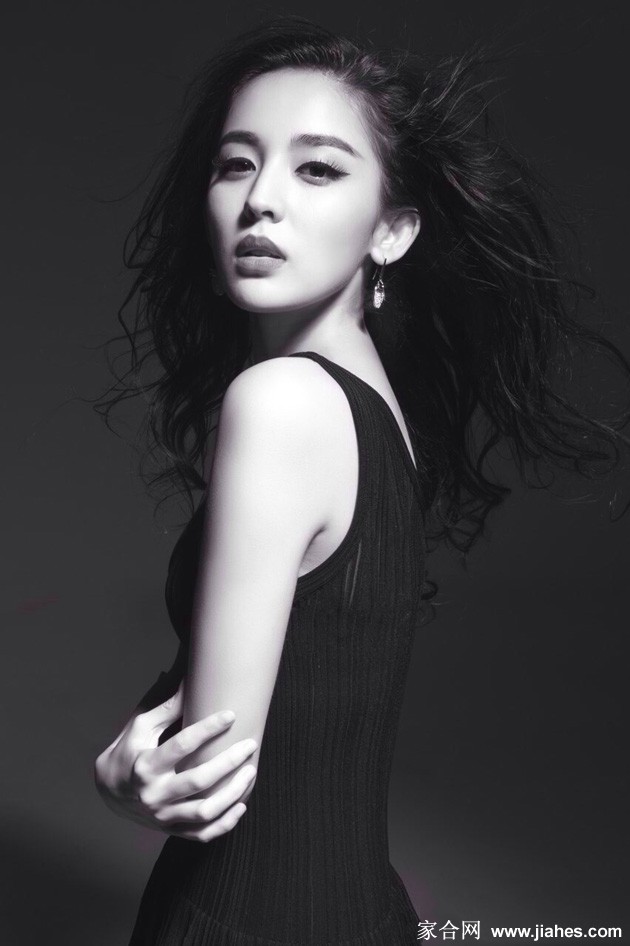 古力娜扎黑白写真曝光 性感魅惑迷死人[3]