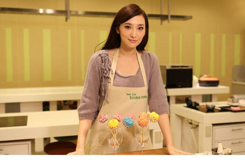 吴佩慈情人节甜美制作甜点期待爱情到来[2]