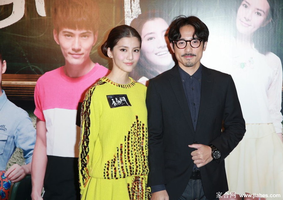 吴千语黄裙亮相电影《青春斗》首映礼[4]