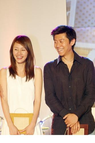夏雨袁泉甜蜜结婚照及亲密图片[2]