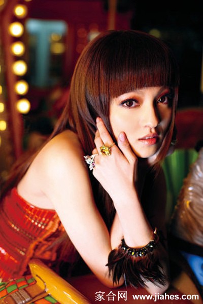 大眼睛美女张韶涵梦幻唯美写真[9]
