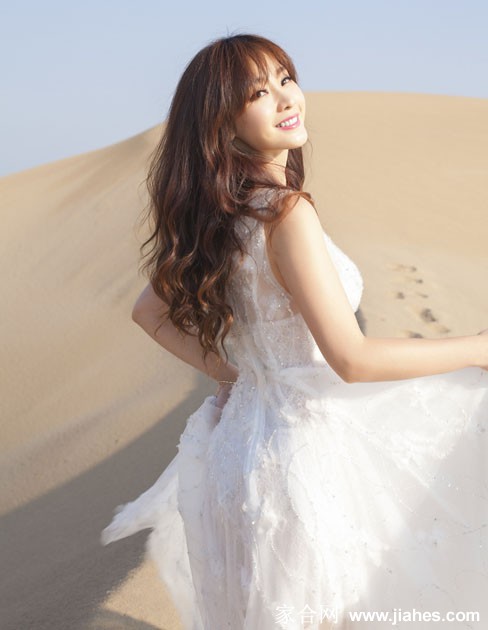 女神柳岩沙漠性感写真[2]