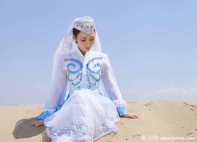 女神柳岩沙漠性感写真[6]