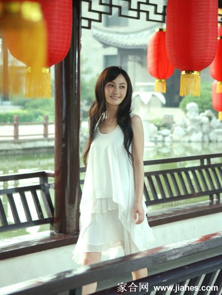姚笛长发写真 女人味十足[2]