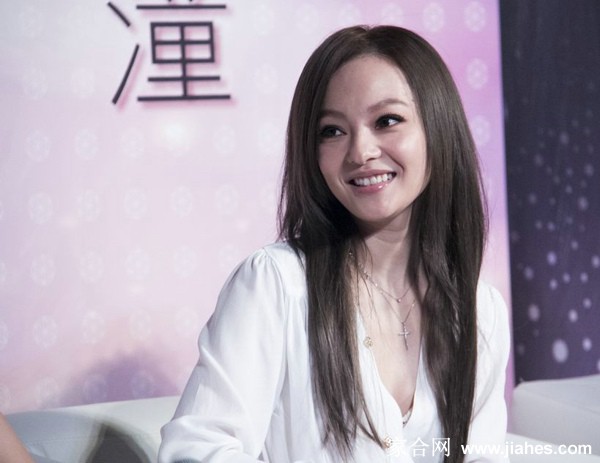 小天后张韶涵出席活动照片[12]