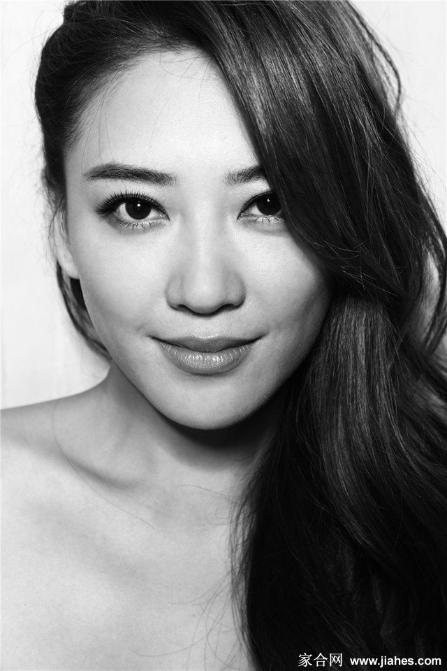 应采儿黑白写真曝光 打造性感小辣妹[5]
