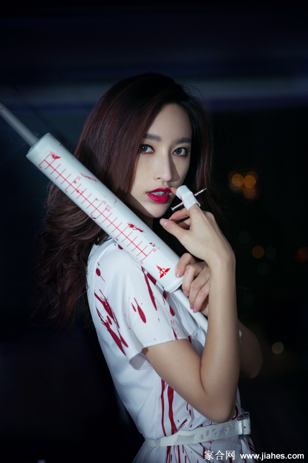 张俪万圣节写真曝光 血腥妆容惊艳十足[4]