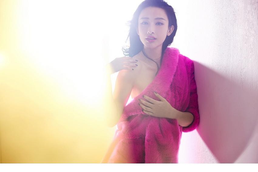 张俪最新妩媚诱惑写真 性感美背修长美腿[4]