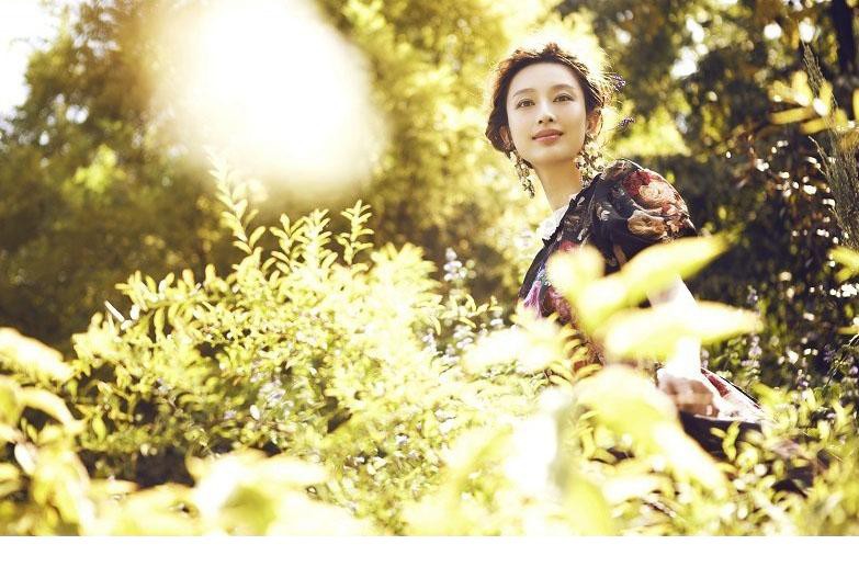 张俪梦幻印花连衣裙写真 文艺气质精灵可人[3]