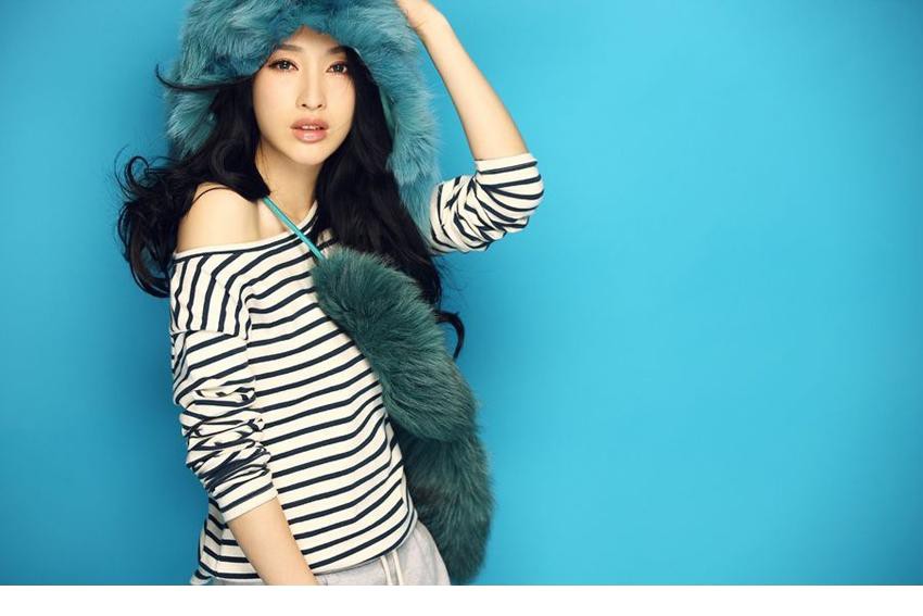 张俪清新时尚靓丽写真 香肩小露甜美迷人[2]