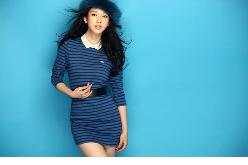 张俪清新时尚靓丽写真 香肩小露甜美迷人[4]