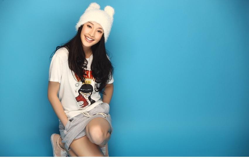 张俪清新时尚靓丽写真 香肩小露甜美迷人[8]