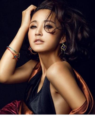 张歆艺时尚烟熏妆写真性感曲线美艳动人