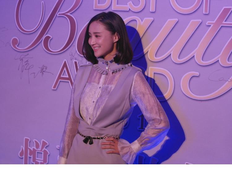 张歆艺精致妆容若隐透视装性感迷人[5]