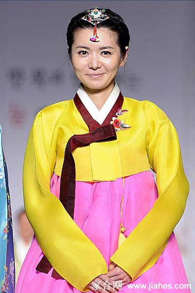 张瑞希韩服走秀图[3]