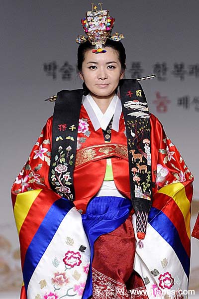 张瑞希韩服走秀图[4]