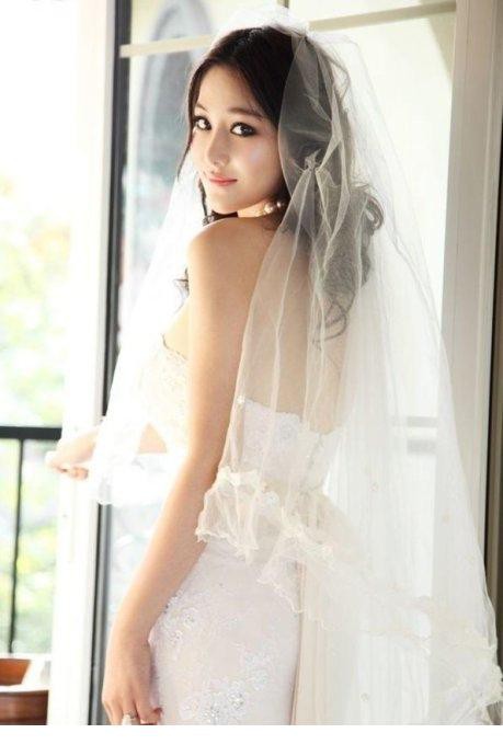 张馨予裸妆婚纱照甜美温馨[5]