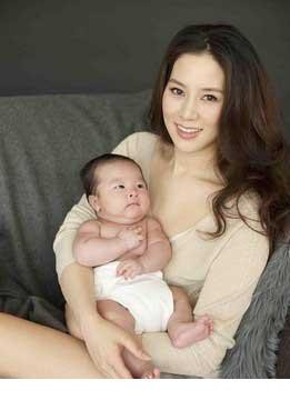 徐子淇与李家诚一家三口亲密写真图片曝光[4]