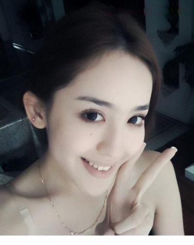 新疆美女古力娜扎素颜照及高清写真