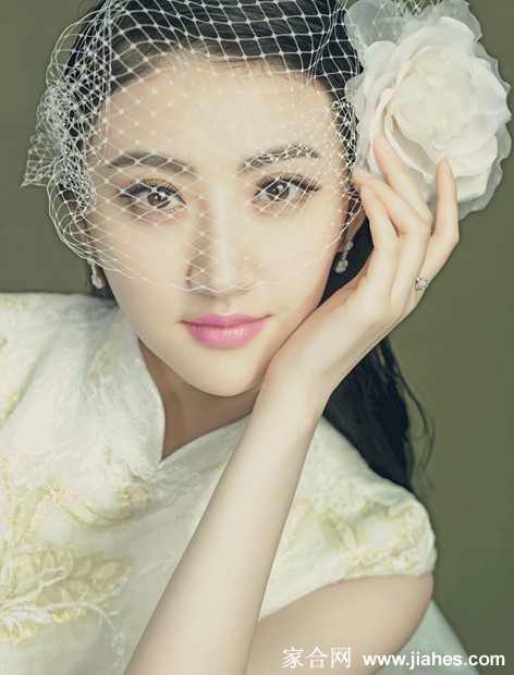 景甜拍摄婚纱写真大片 美丽又动人