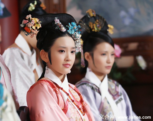《后宫甄执》唐艺昕饰祺贵人唯美剧照[13]