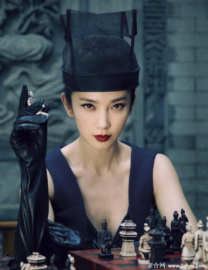 李冰冰应邀冰时尚芭莎 获时尚界赞誉[9]