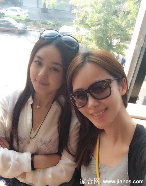李呈媛和好友赵丽颖的合照[17]