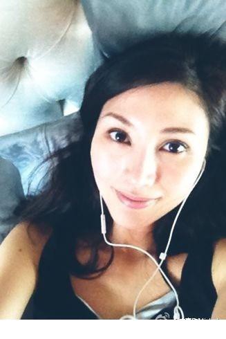 李嘉欣微博晒与老公许晋亨幸福生活照[6]