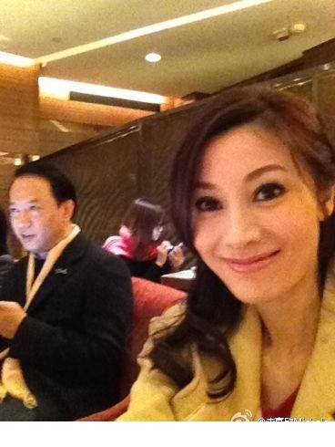 李嘉欣微博晒与老公许晋亨幸福生活照[9]