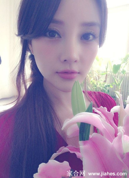 李小璐甜美笑容生活照[9]